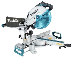 Lej en Makita Flipper kapsav og dyksav til præcis skæring i træ plader og byggematerialer. En alsidig maskine til renovering montage og mindre byggeprojekter. Udlejes til både private og erhverv.Hos Svendborg Materieludlejning udlejer vi maskiner og værktøj til både private og erhverv. Vi hjælper dig gerne med at finde den rette løsning til dit projekt og står klar med personlig rådgivning. Kontakt os i dag hvis du ønsker at leje denne maskine eller har spørgsmål til udlejningen.